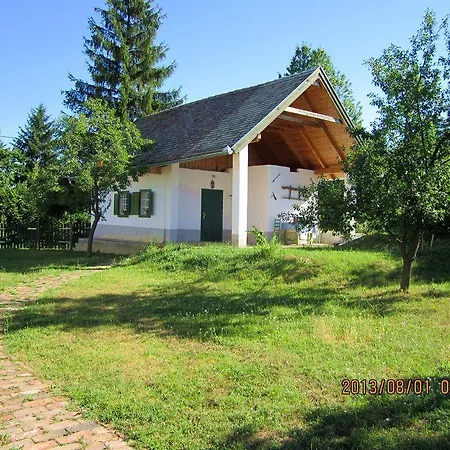 Maison d'hôtes Erdősmecskei Sváb és Jurtaszállás 3*