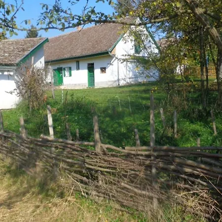 Guest house Erdosmecskei Svab Vendeghazak Es Jurtaszallas Erdosmecske